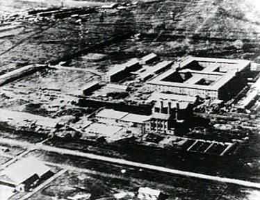 Blury black and white picture of a big facility from above.