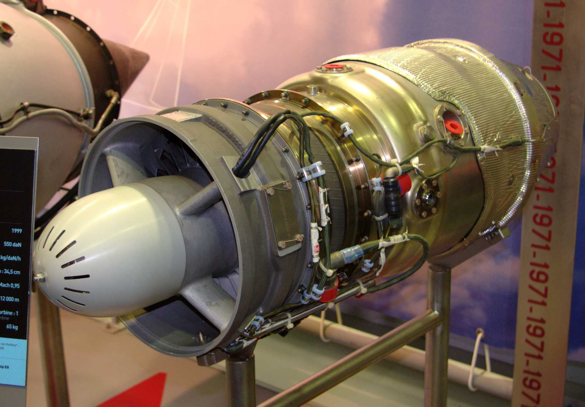 Microturbo TR60-30 of a Storm Shadow presented in exploded form at the Safran Museum, France